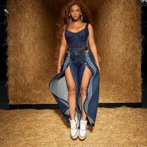 IVY PARK Snap Front Jeans size M, NWT